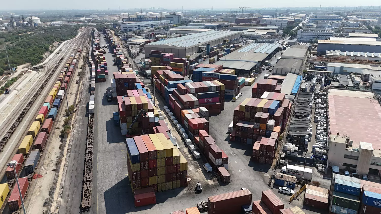 מסוף מטענים ומכולות